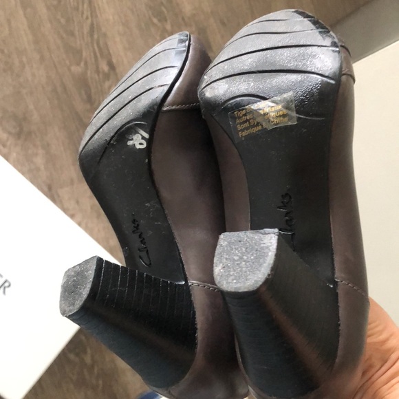 Almost new clarks - Picture 2 of 4